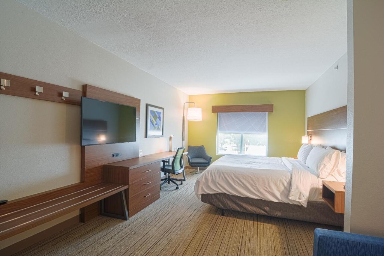 Holiday Inn Express Hotel & Suites Tampa-Usf-Busch Gardens By Ihg Exteriör bild