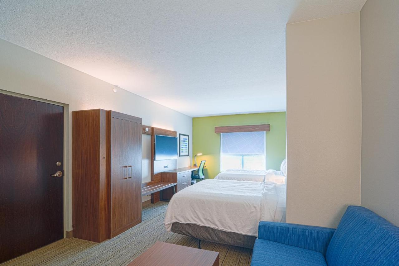 Holiday Inn Express Hotel & Suites Tampa-Usf-Busch Gardens By Ihg Exteriör bild