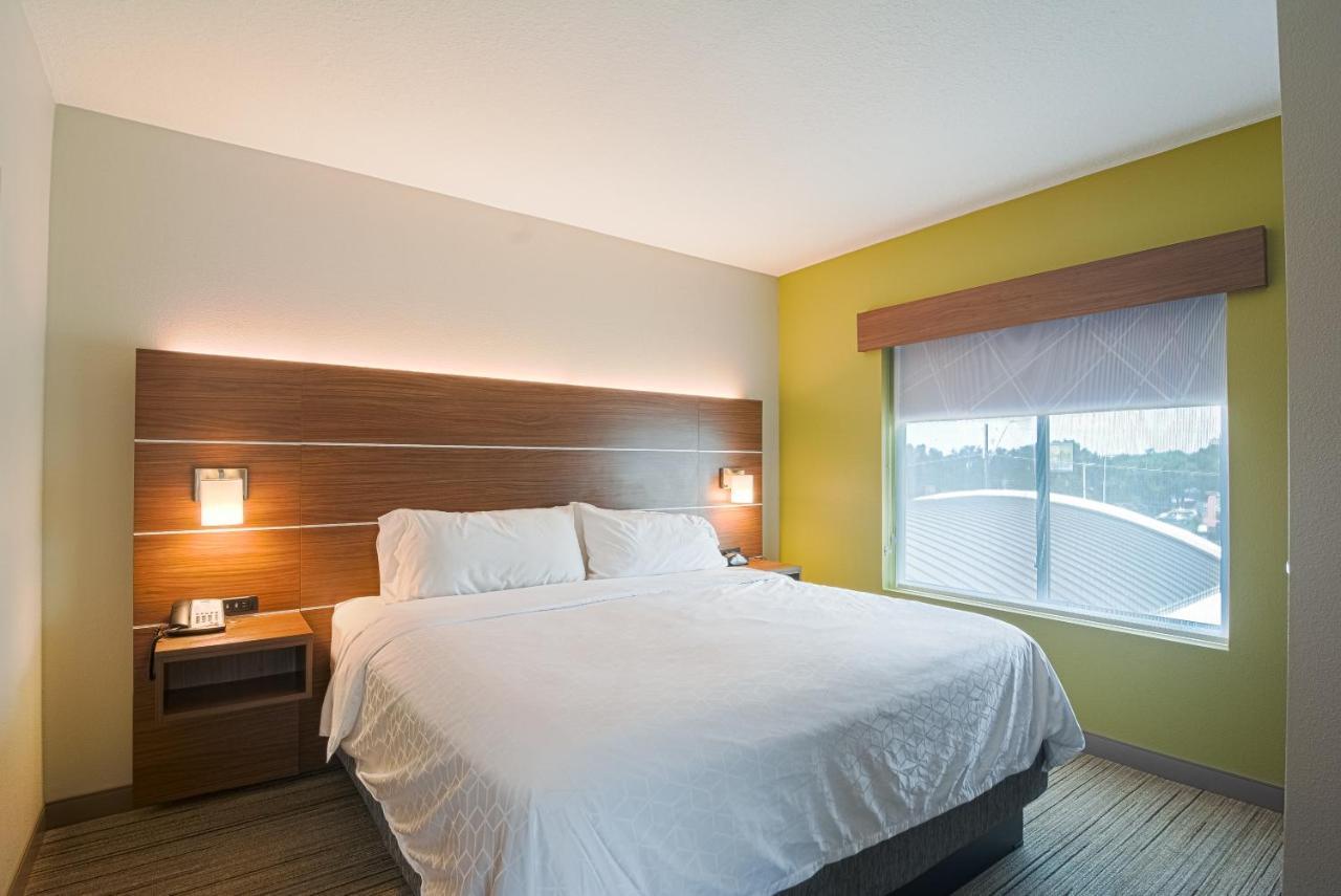 Holiday Inn Express Hotel & Suites Tampa-Usf-Busch Gardens By Ihg Exteriör bild