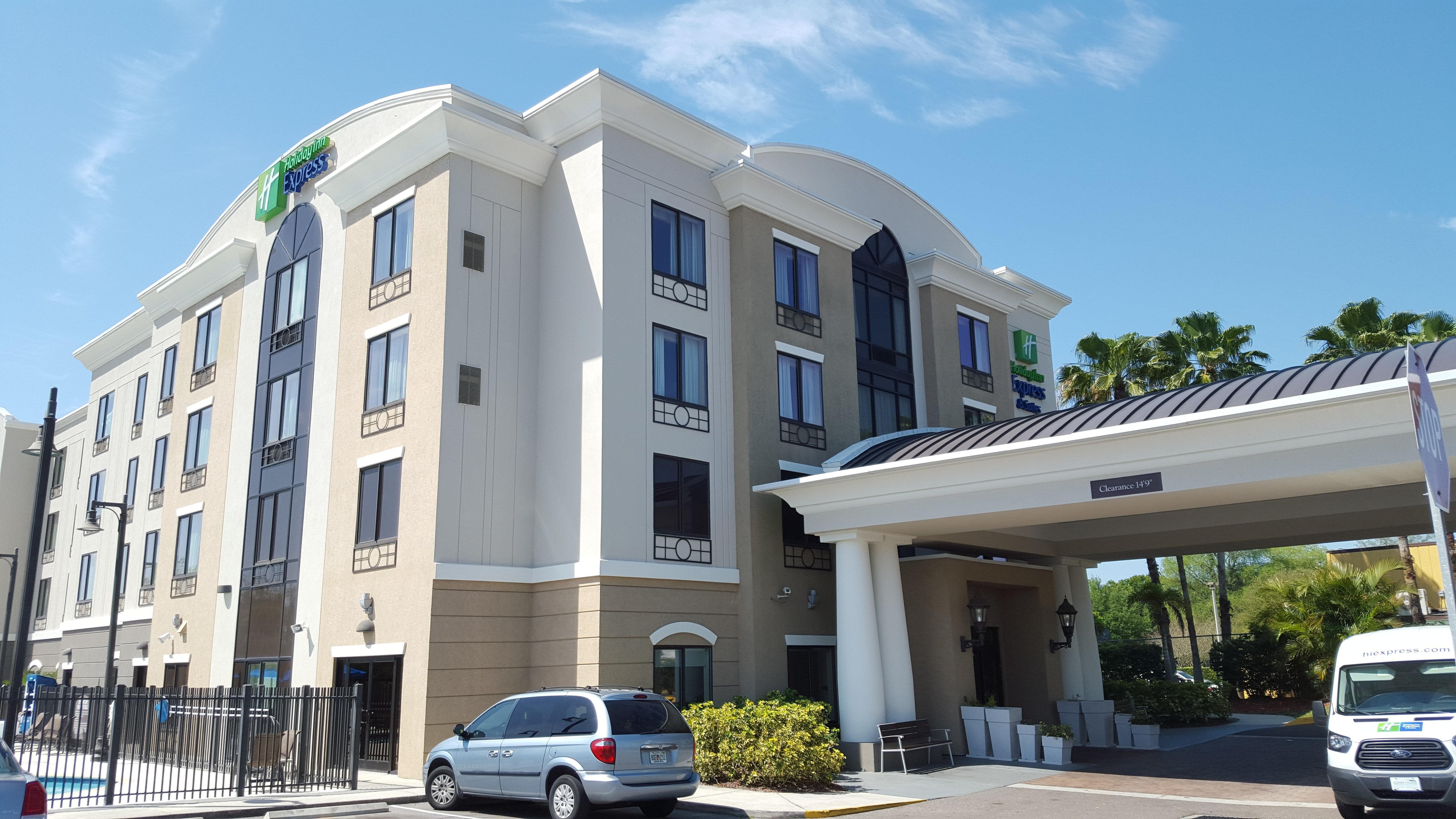 Holiday Inn Express Hotel & Suites Tampa-Usf-Busch Gardens By Ihg Exteriör bild
