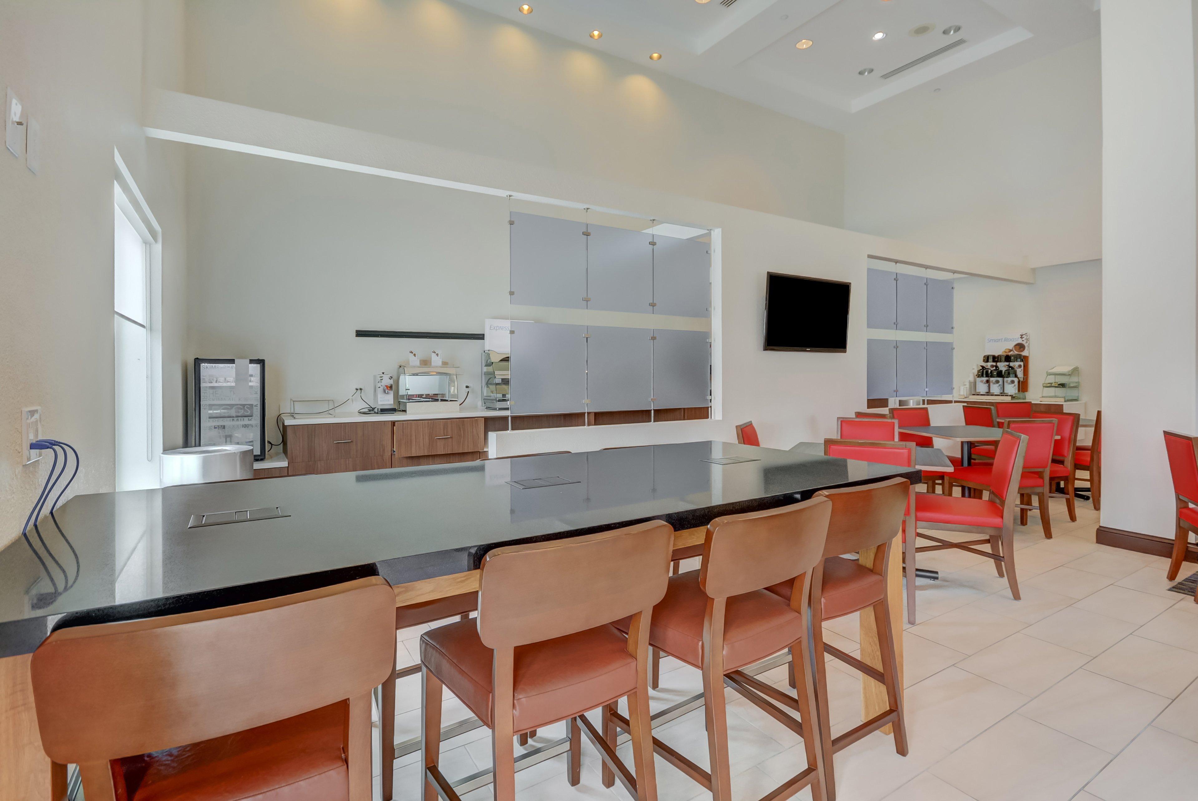 Holiday Inn Express Hotel & Suites Tampa-Usf-Busch Gardens By Ihg Exteriör bild