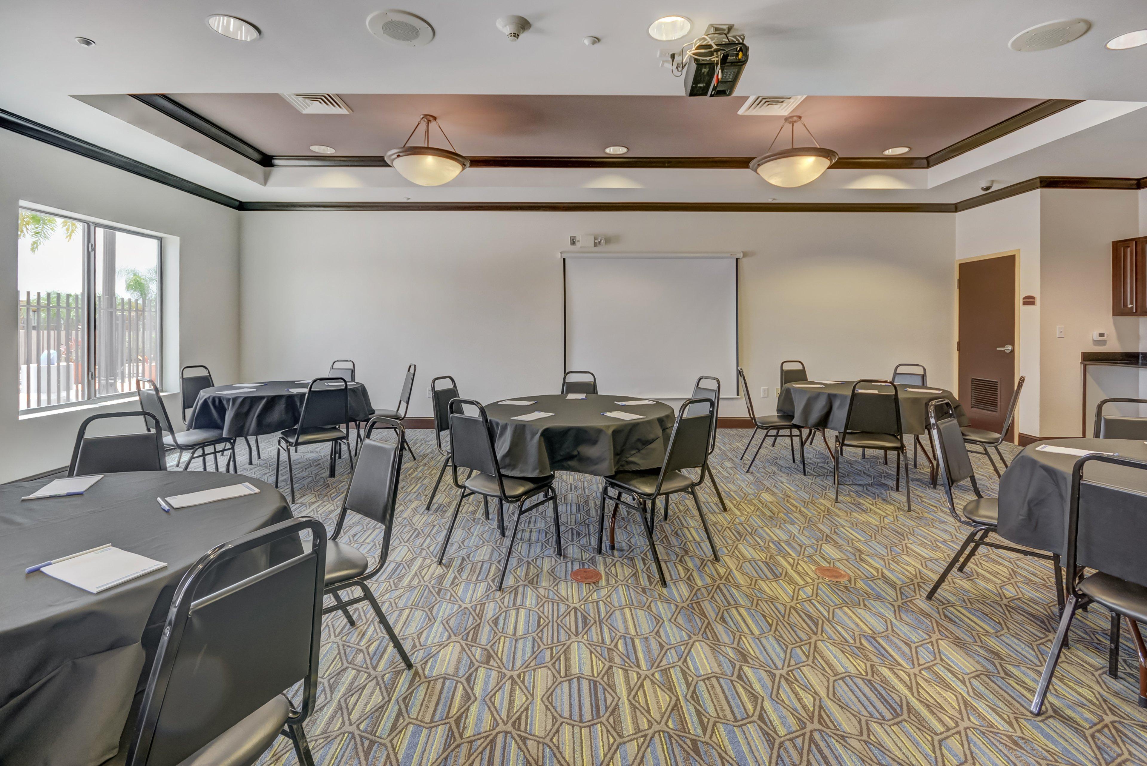 Holiday Inn Express Hotel & Suites Tampa-Usf-Busch Gardens By Ihg Exteriör bild