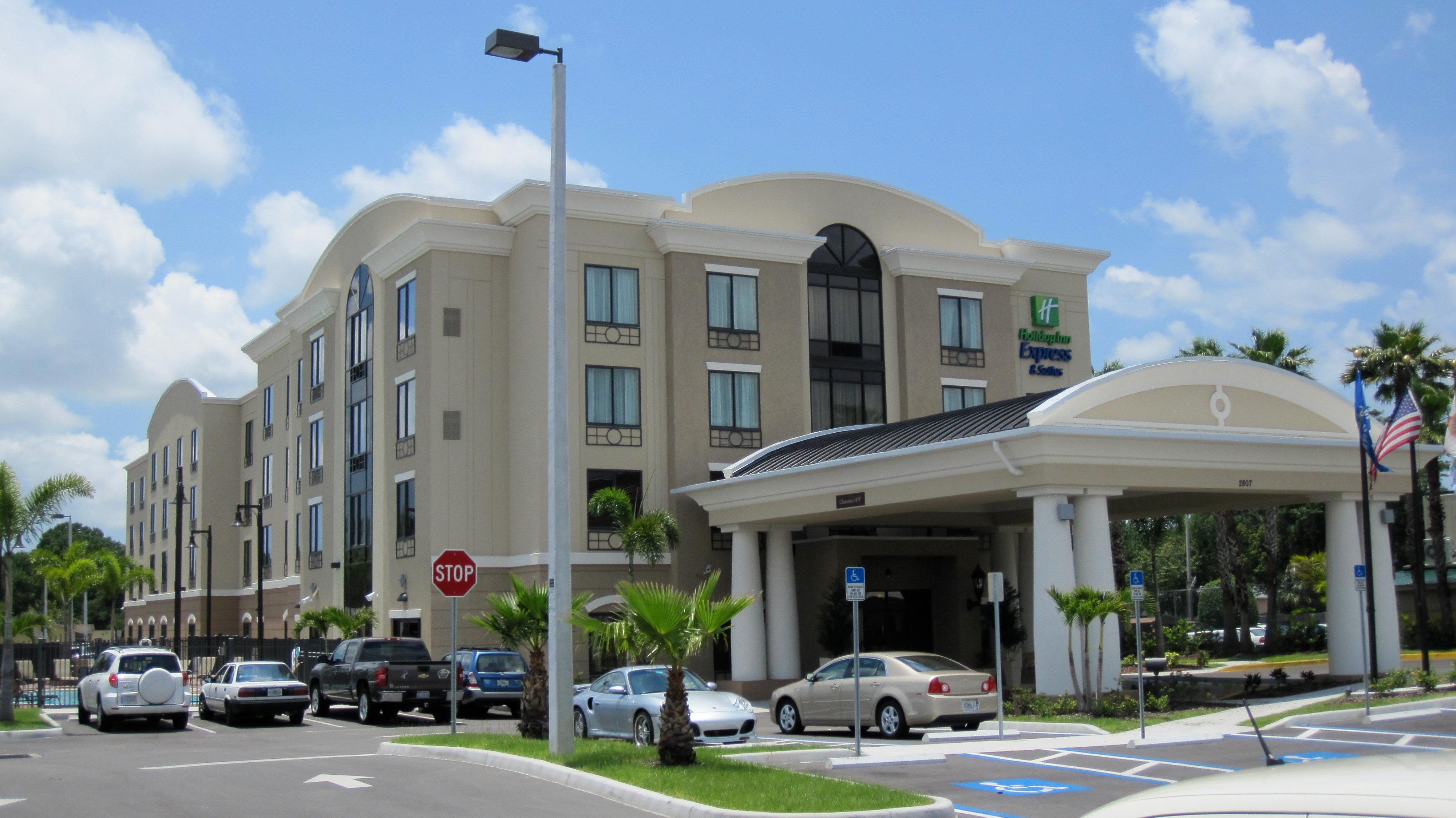 Holiday Inn Express Hotel & Suites Tampa-Usf-Busch Gardens By Ihg Exteriör bild