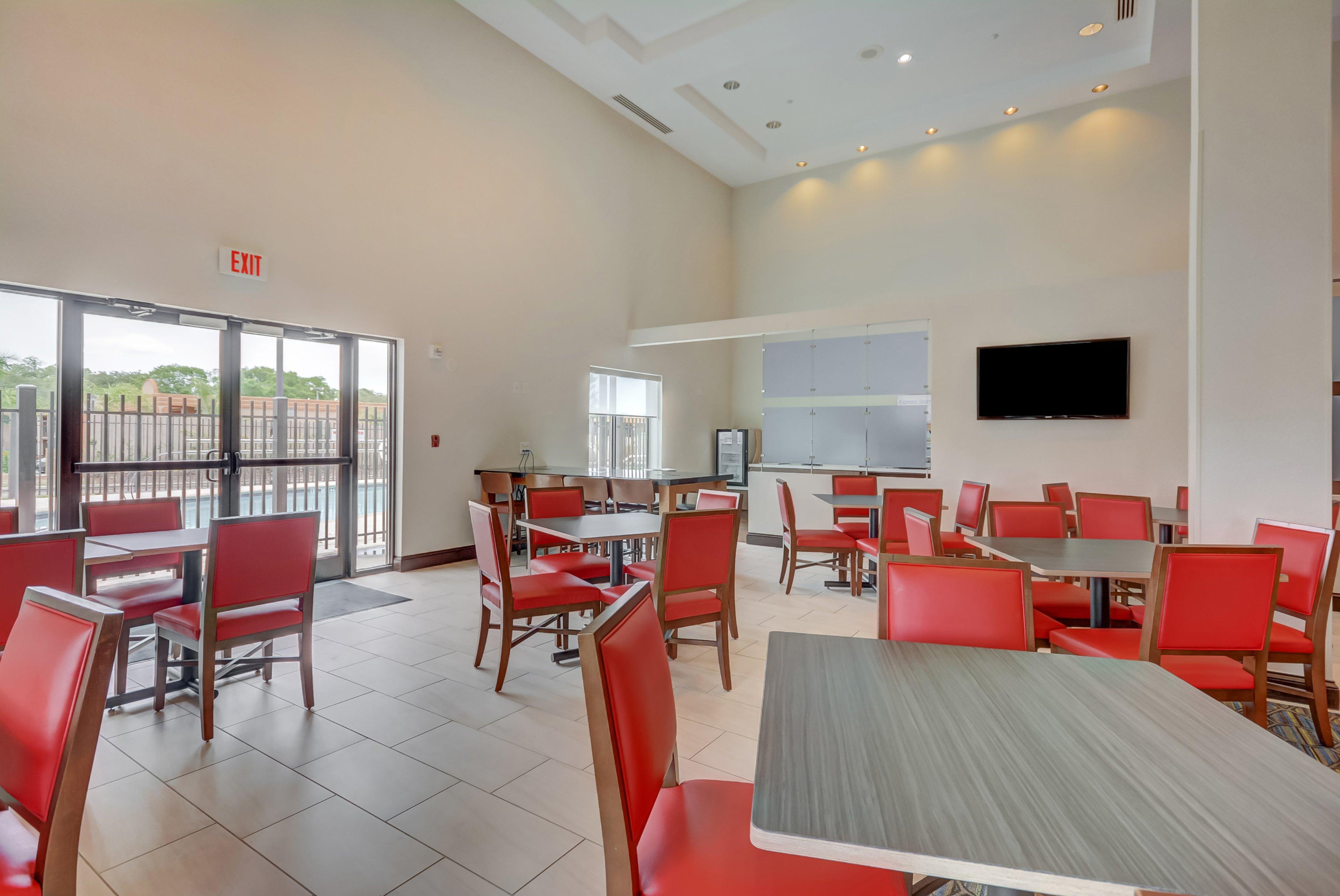 Holiday Inn Express Hotel & Suites Tampa-Usf-Busch Gardens By Ihg Exteriör bild