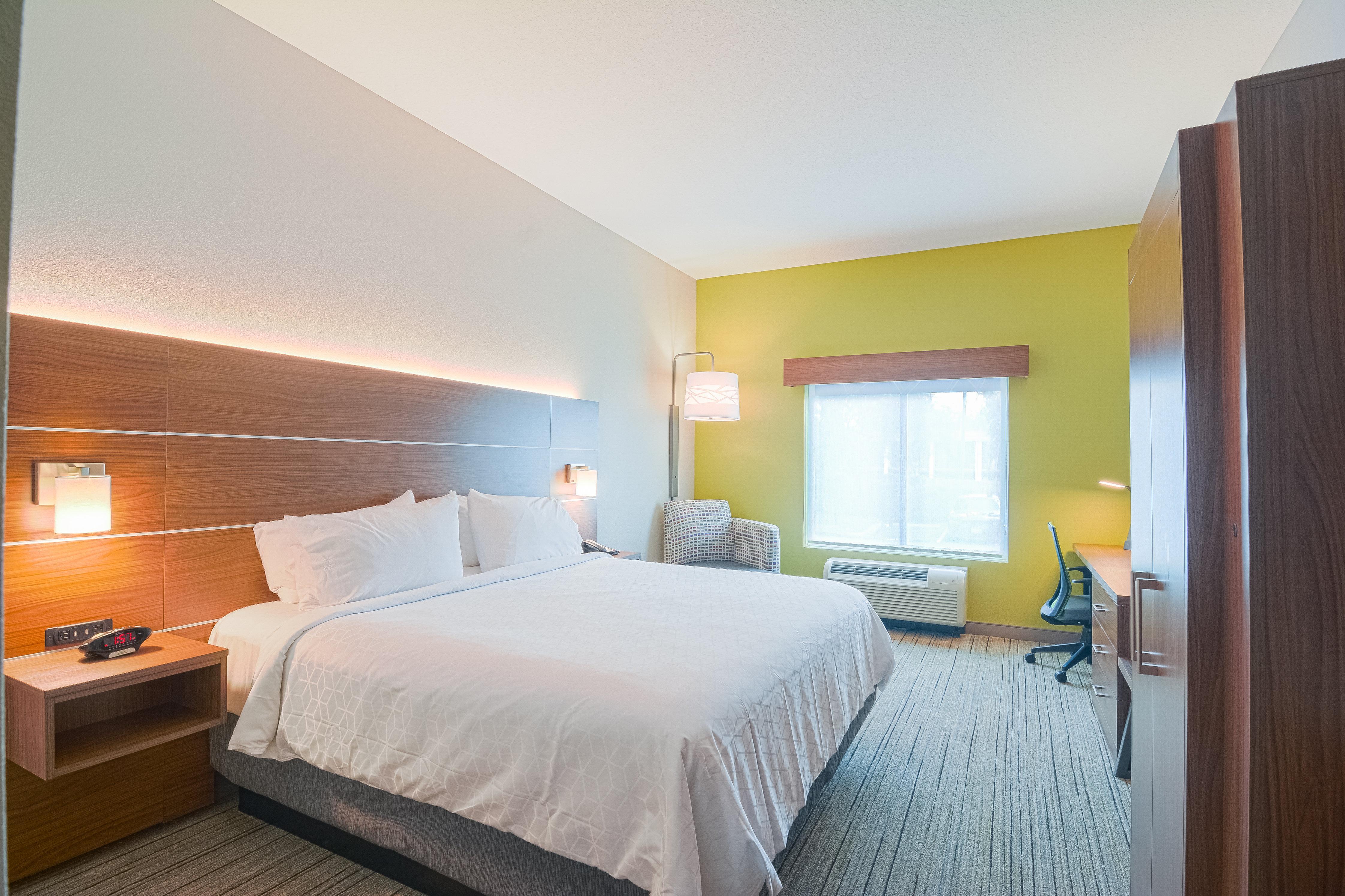 Holiday Inn Express Hotel & Suites Tampa-Usf-Busch Gardens By Ihg Exteriör bild