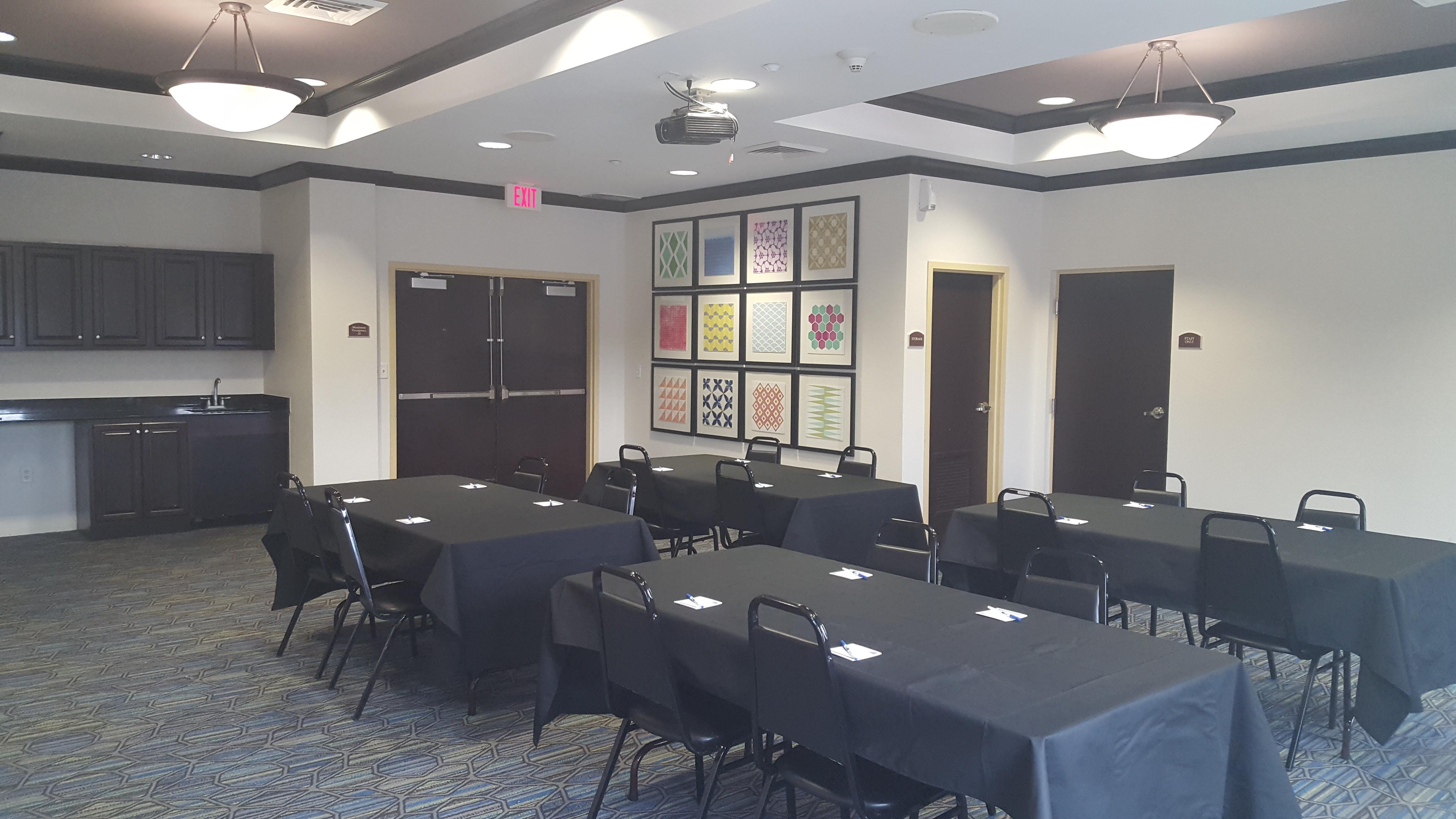Holiday Inn Express Hotel & Suites Tampa-Usf-Busch Gardens By Ihg Exteriör bild