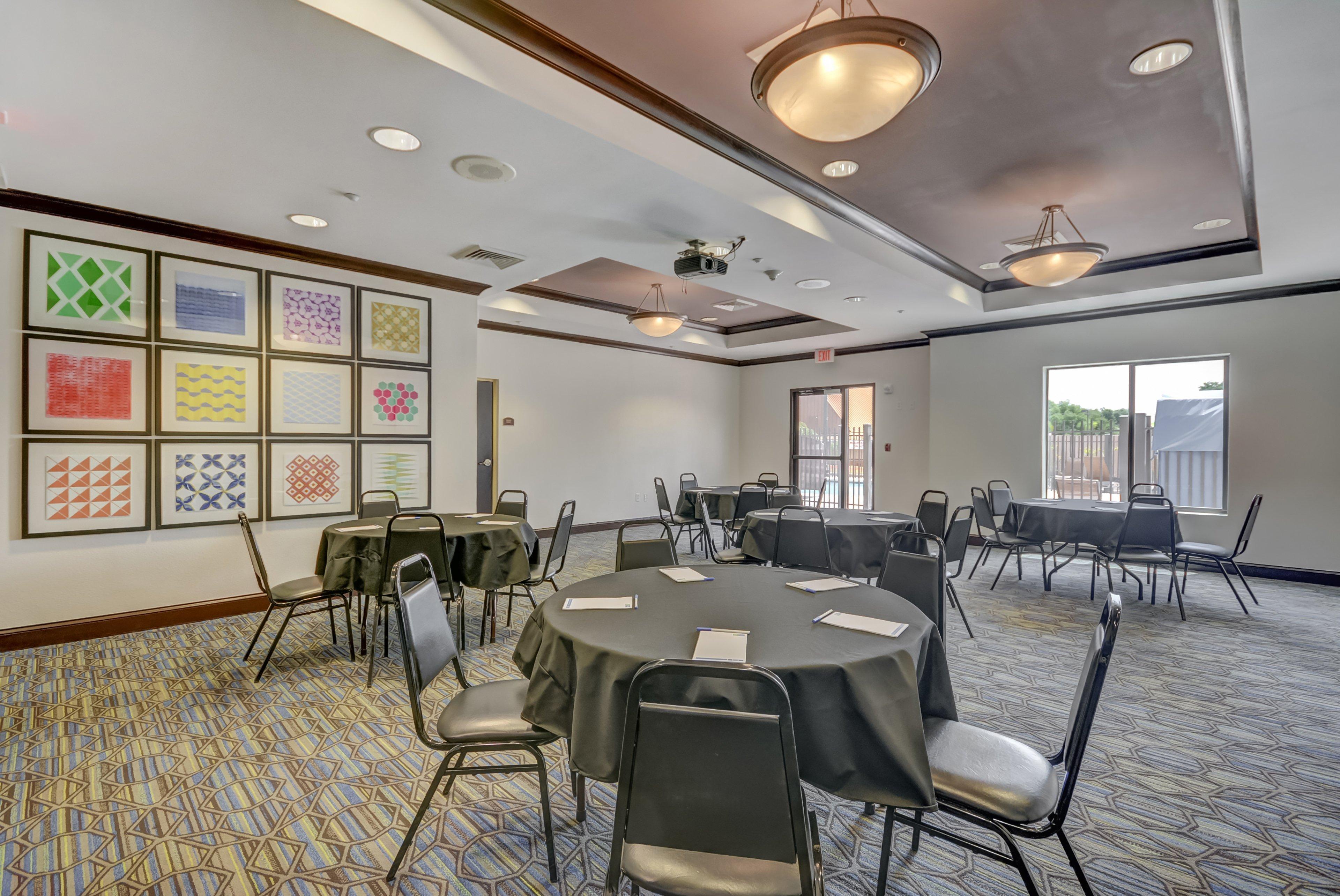 Holiday Inn Express Hotel & Suites Tampa-Usf-Busch Gardens By Ihg Exteriör bild
