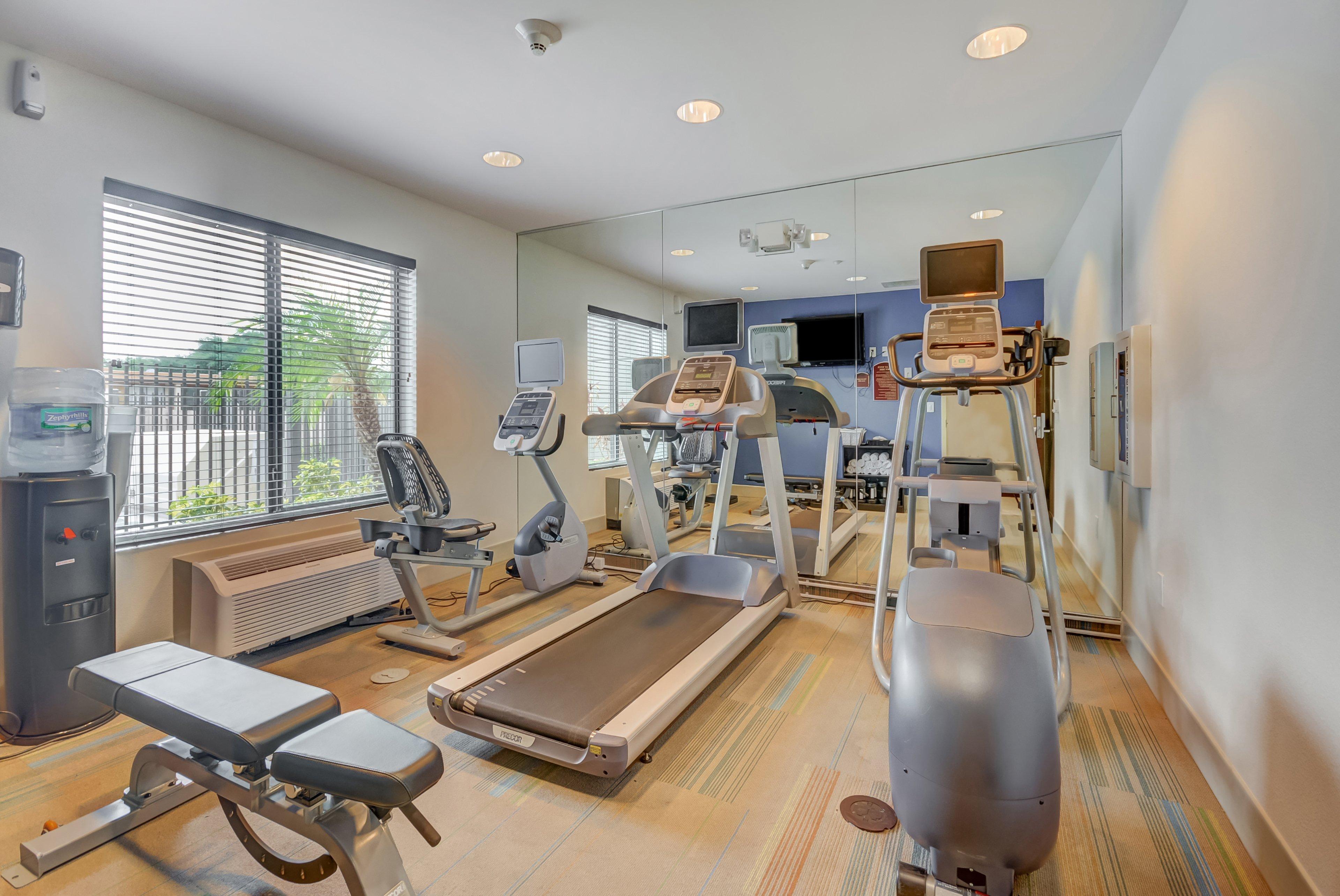 Holiday Inn Express Hotel & Suites Tampa-Usf-Busch Gardens By Ihg Exteriör bild