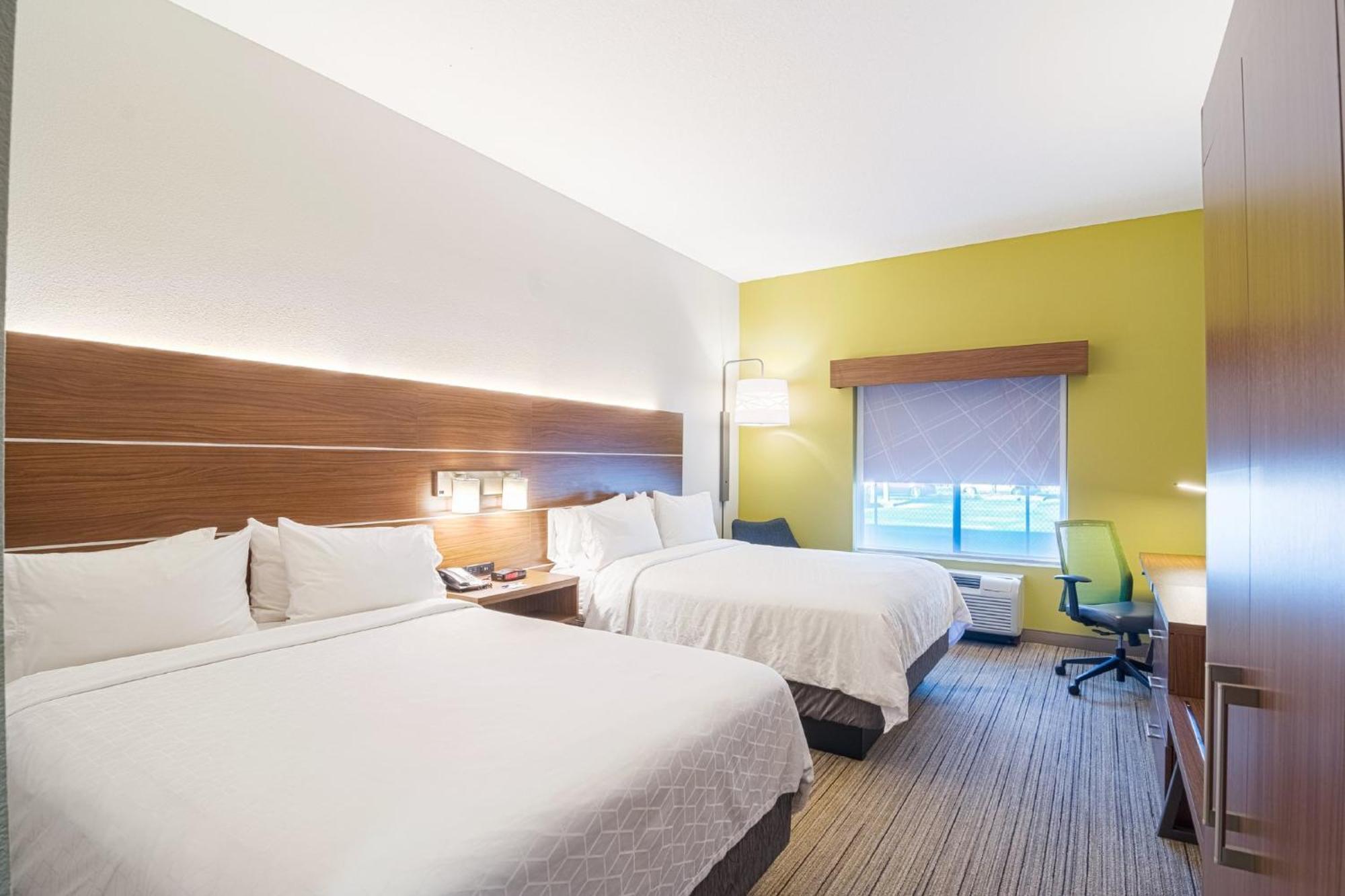 Holiday Inn Express Hotel & Suites Tampa-Usf-Busch Gardens By Ihg Exteriör bild