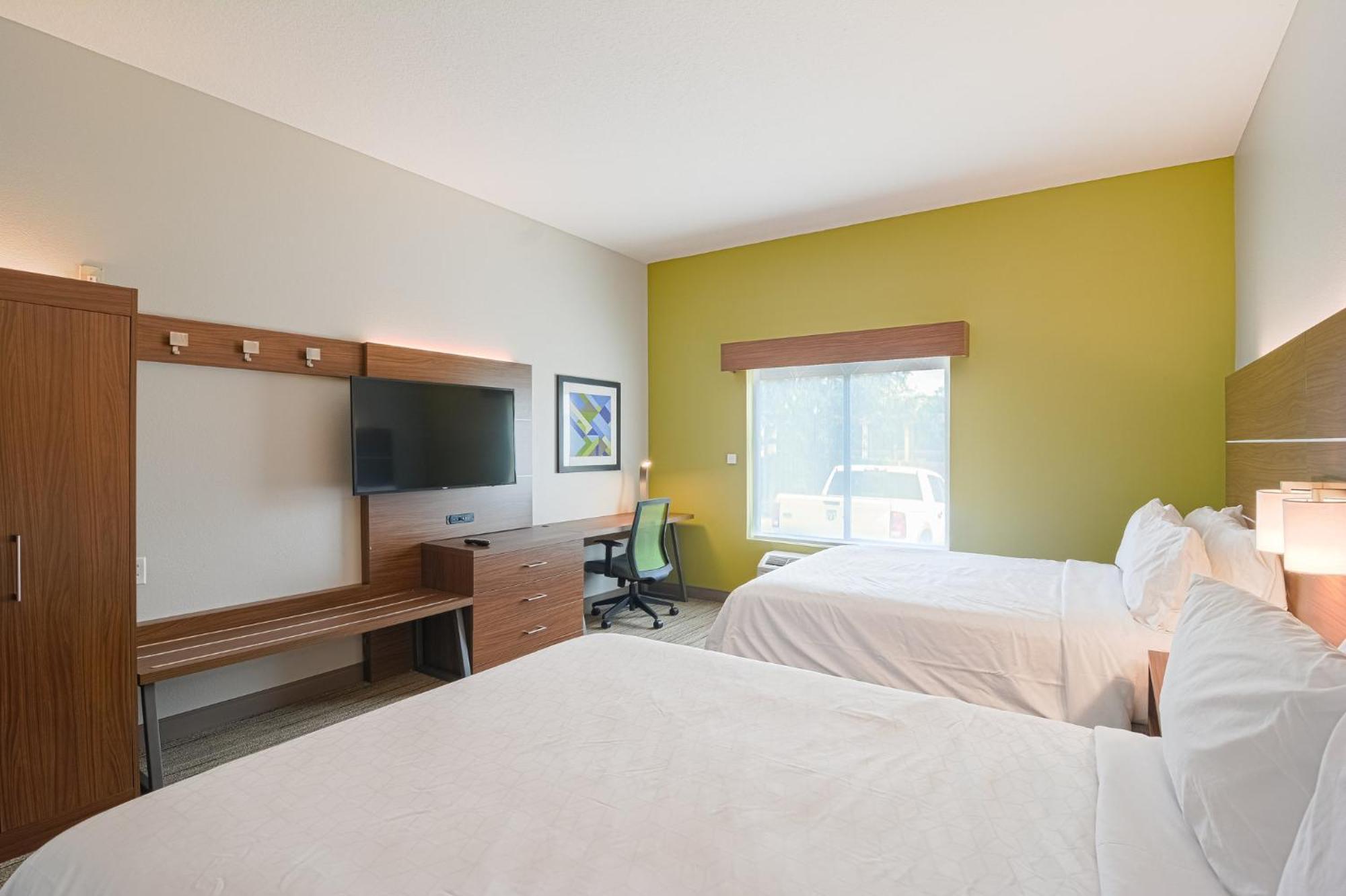 Holiday Inn Express Hotel & Suites Tampa-Usf-Busch Gardens By Ihg Exteriör bild