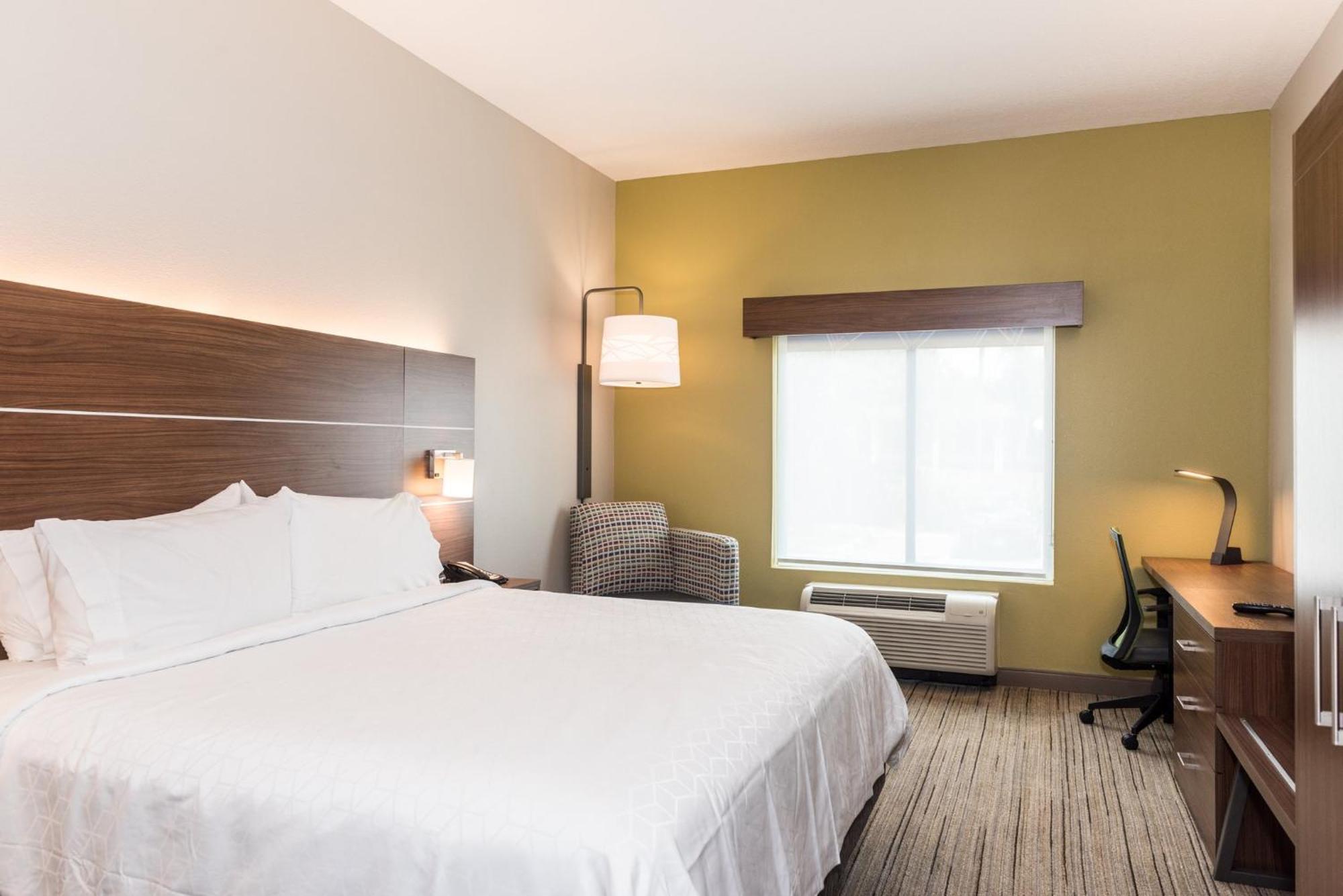 Holiday Inn Express Hotel & Suites Tampa-Usf-Busch Gardens By Ihg Exteriör bild