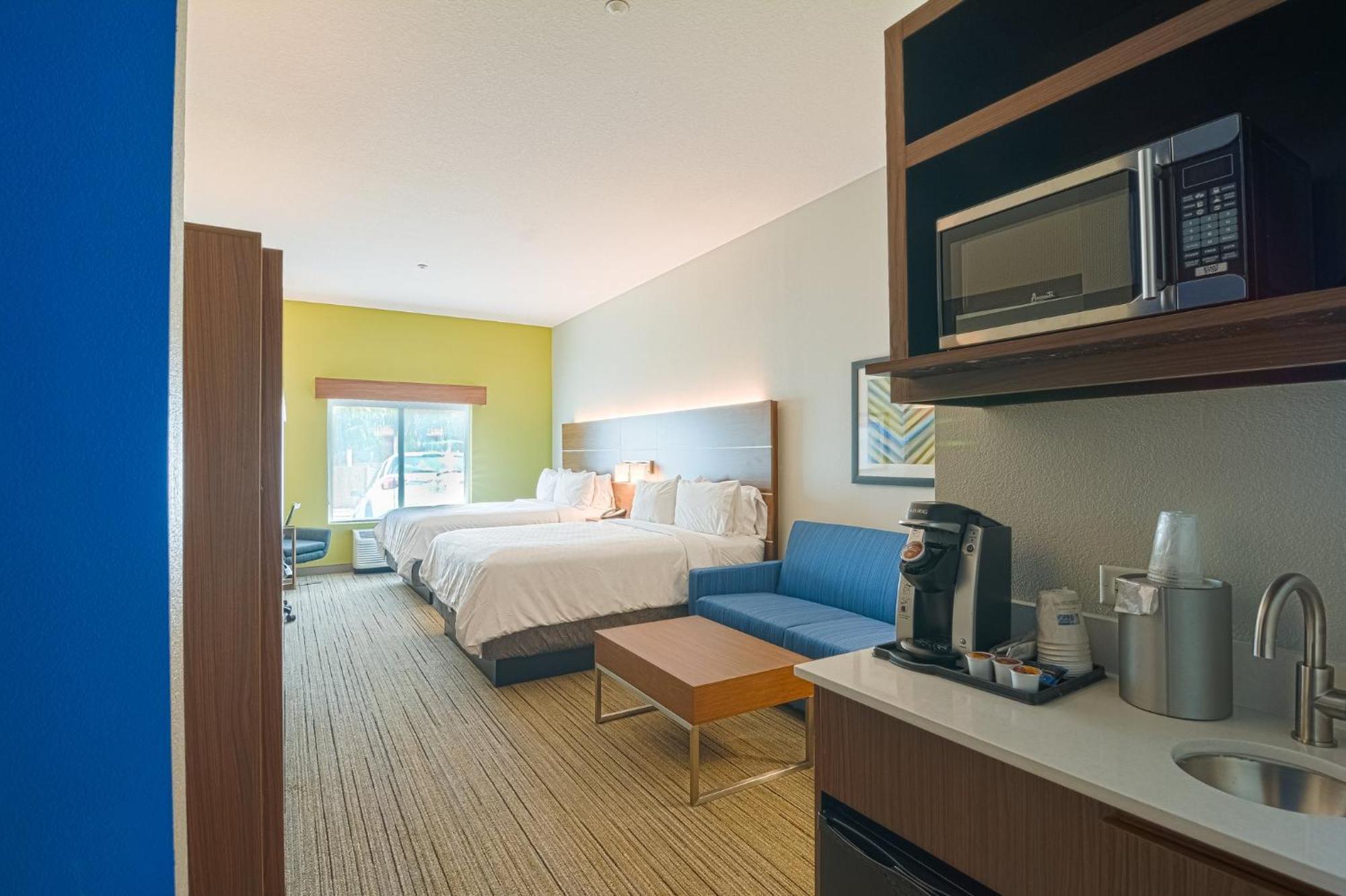 Holiday Inn Express Hotel & Suites Tampa-Usf-Busch Gardens By Ihg Exteriör bild