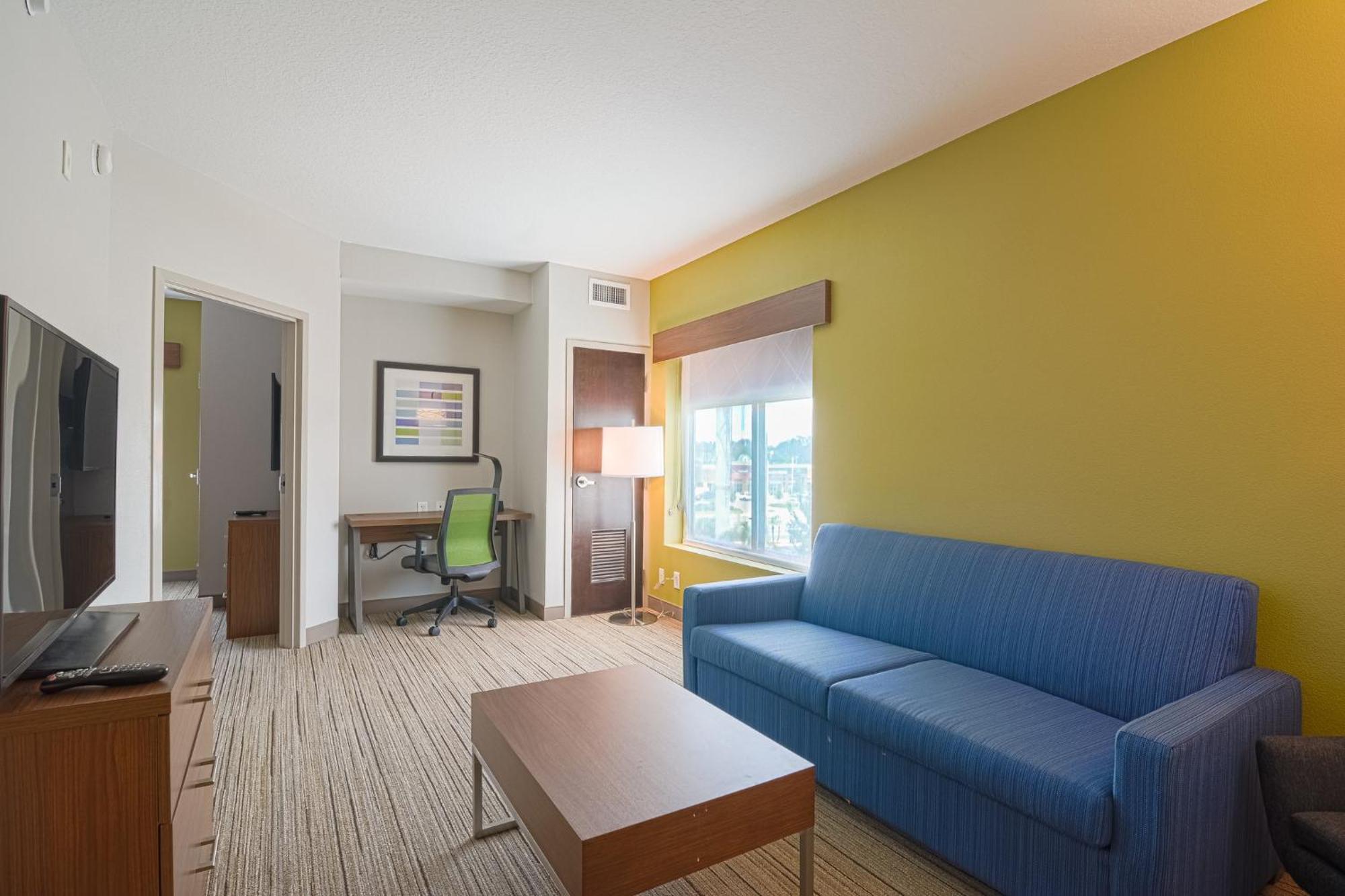 Holiday Inn Express Hotel & Suites Tampa-Usf-Busch Gardens By Ihg Exteriör bild