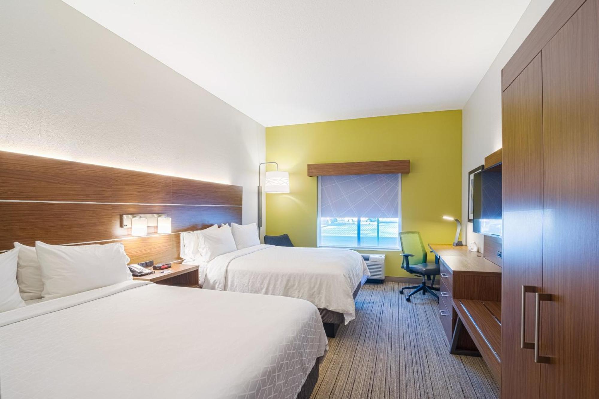 Holiday Inn Express Hotel & Suites Tampa-Usf-Busch Gardens By Ihg Exteriör bild