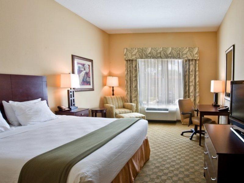 Holiday Inn Express Hotel & Suites Tampa-Usf-Busch Gardens By Ihg Exteriör bild