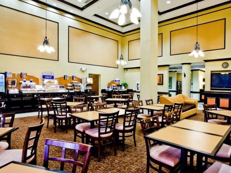 Holiday Inn Express Hotel & Suites Tampa-Usf-Busch Gardens By Ihg Exteriör bild
