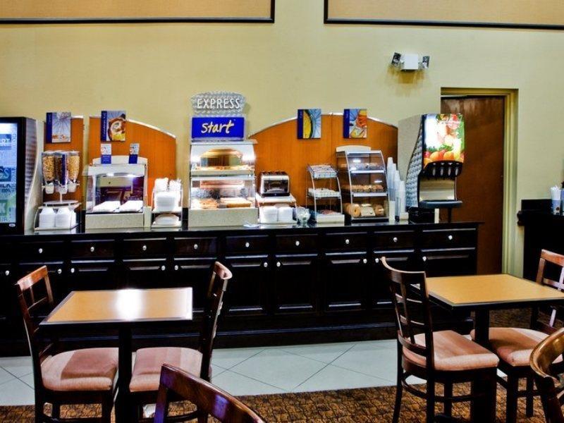 Holiday Inn Express Hotel & Suites Tampa-Usf-Busch Gardens By Ihg Exteriör bild