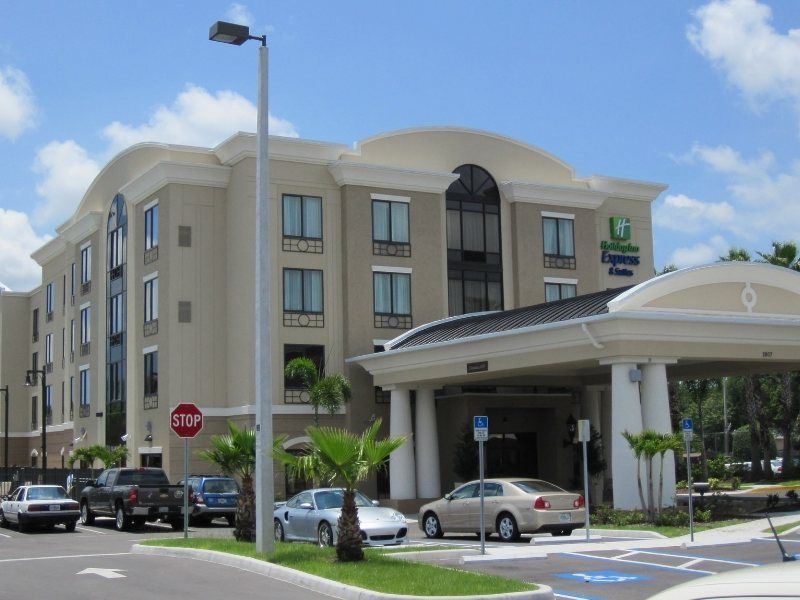 Holiday Inn Express Hotel & Suites Tampa-Usf-Busch Gardens By Ihg Exteriör bild