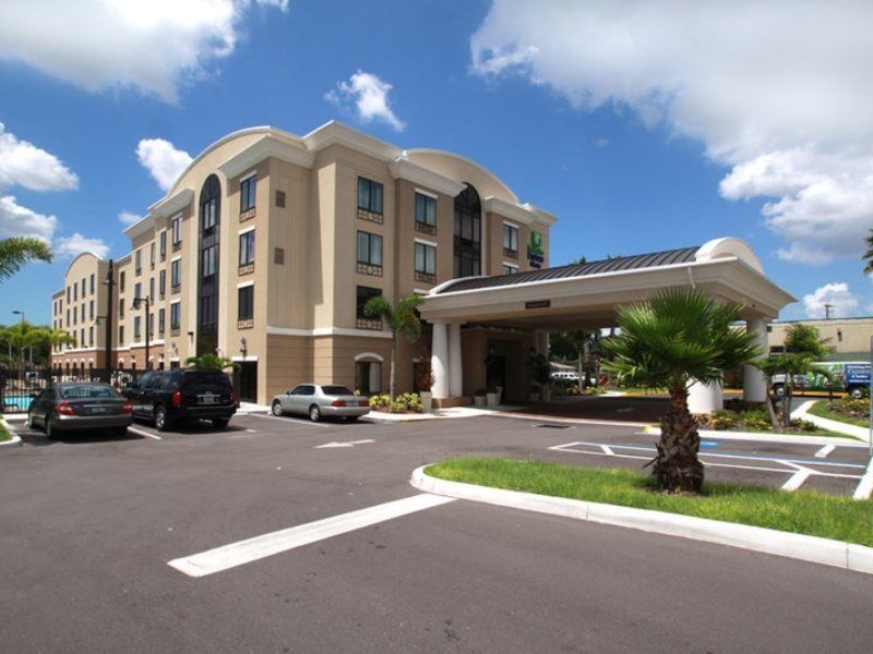 Holiday Inn Express Hotel & Suites Tampa-Usf-Busch Gardens By Ihg Exteriör bild