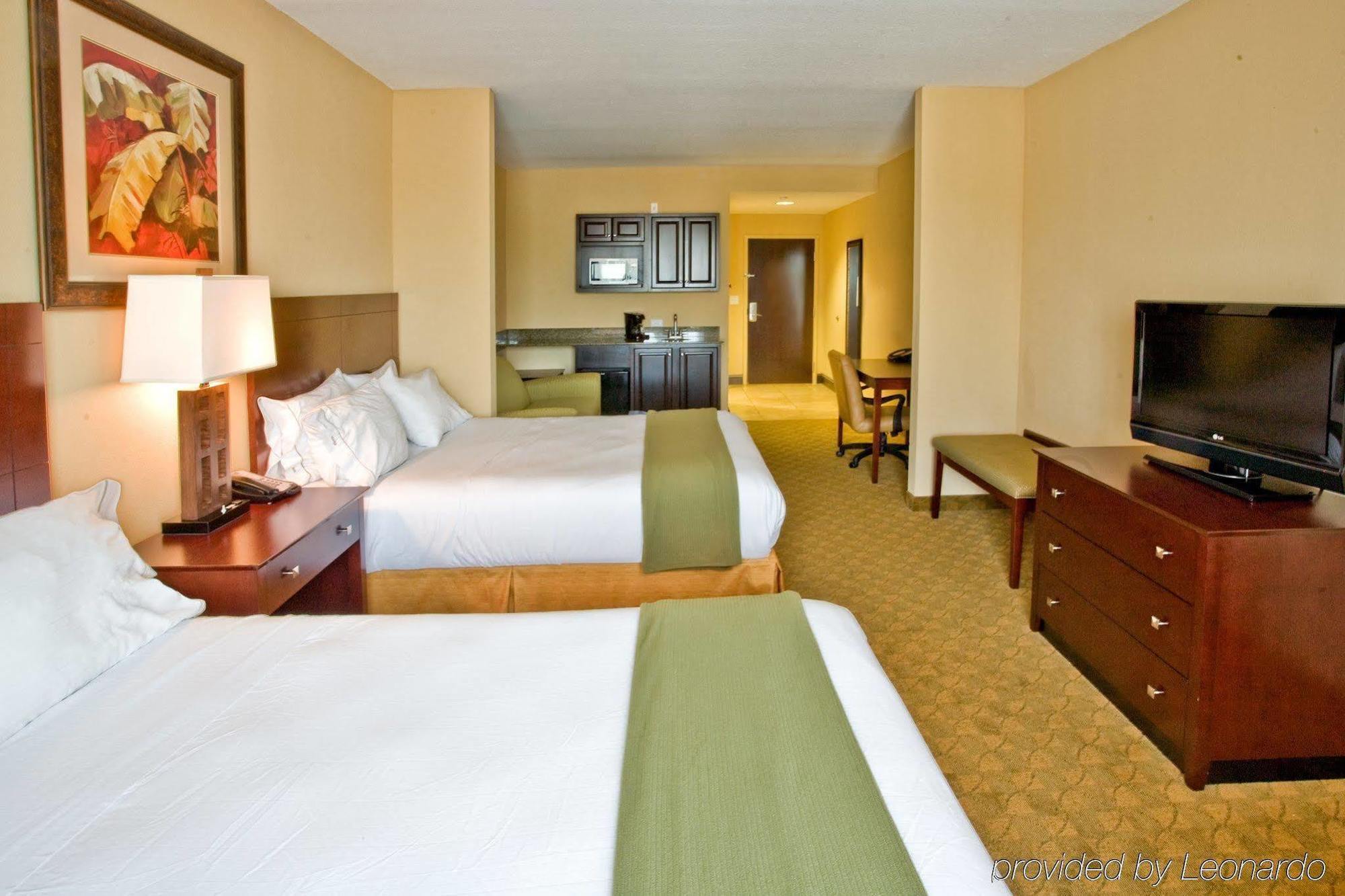 Holiday Inn Express Hotel & Suites Tampa-Usf-Busch Gardens By Ihg Exteriör bild